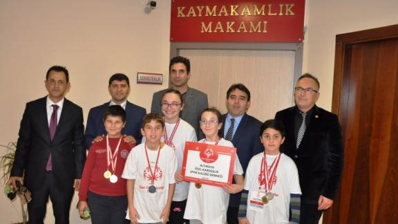 Altınova Özel Kardeşlik Spor Kulübünün İlçe Kaymakamlık ve Milli Eğitim Müdürlüğü Ziyaretleri