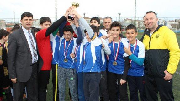 İlçemiz Piyalepaşa Ortaokulu Futbol Takımından Büyük Başarı