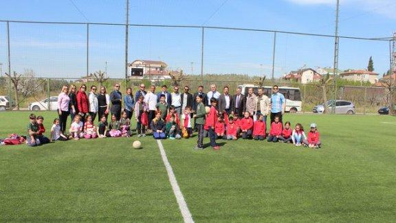 Altınova İlçe Milli Eğitim Müdürlüğü "Haydi Oyuna" Projesi kapsamında ilçemiz tüm ilkokul öğrencileri arasında Denge (Sırtta Top Taşıma) Oyunu oynandı