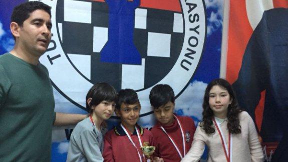 23 Nisan Ulusal Egemenlik ve Çocuk Bayramı Spor Şenlikleri dahilinde yapılan ilkokullar arası Takım Satranç turnuvasında Piyalepaşa İlkokuluYalova 2.olmuştur.