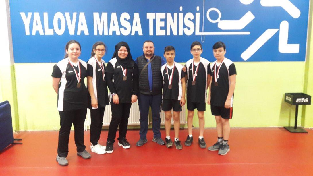Subaşı Ortaokulu Yalova İl Gençlik ve Spor Müdürlüğünün Düzenlediği Masa Tenisi Şampiyonasında 1. Olmuştur.