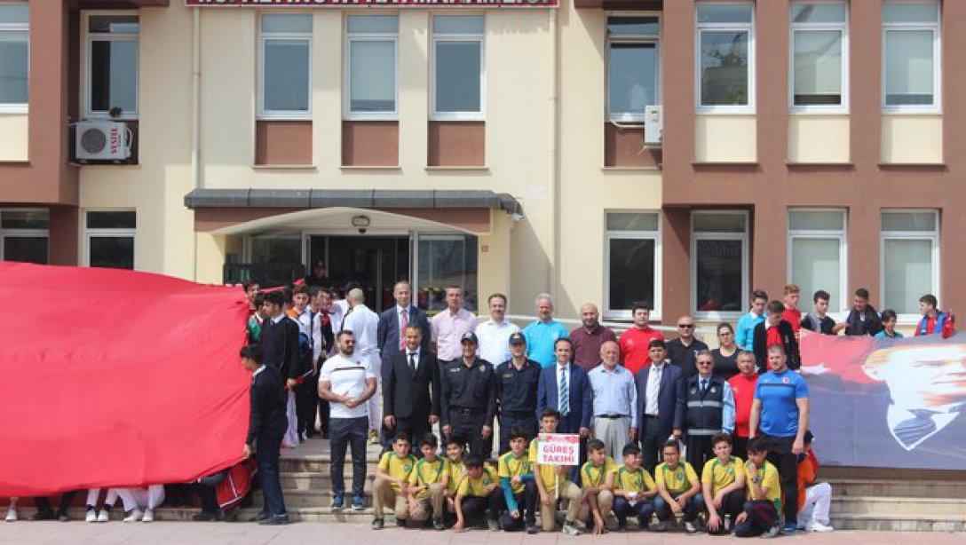 19 Mayıs Atatürk'ü Anma, Gençlik ve Spor Bayramı Etkinlikleri Çerçevesinde Gençlik Yürüyüşü Yapıldı.