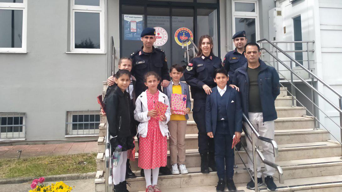 23 Nisan Ulusal Egemenlik ve Çocuk Bayramı öğrencilerimizin İlçe Jandarma Komutanlığını ziyareti ve Temsili Makam Devri